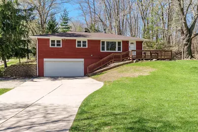 2821 W Memorial Drive, Janesville, WI 53548 - Photo 1