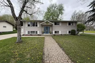 506 Hart Dr, Clinton, WI 53525 - Photo 1