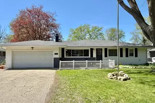 2512 Sunshine Ln, Beloit, WI 53511 - Photo 1