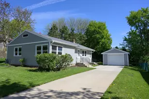 122 Gary Ct, Sun Prairie, WI 53590 - Photo 1