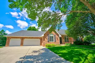 888 Chalfont Dr, Sun Prairie, WI 53590 - Photo 1
