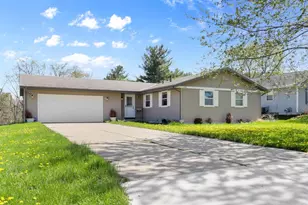 838 Somerset Dr, Janesville, WI 53546 - Photo 1