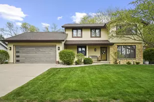 113 Coach House Dr, Madison, WI 53714 - Photo 1