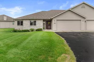 528 Clemens Ct, Portage, WI 53901 - Photo 1