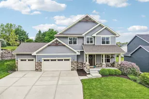 204 Westmorland Dr, Mount Horeb, WI 53572 - Photo 1