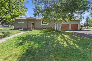 839 Suellen Ln, Portage, WI 53901 - Photo 1