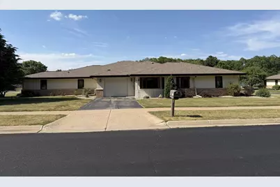 635 W Slifer Street #D, Portage, WI 53901 - Photo 1