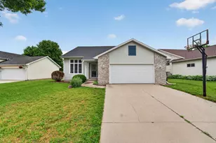 467 Sherbrooke Dr, Sun Prairie, WI 53590 - Photo 1