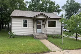 424 E Carroll St, Portage, WI 53901 - Photo 1