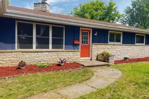 1020 Devonshire Dr, Oshkosh, WI 54902 - Photo 1