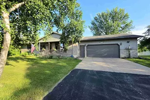 813 W Veterans St, Tomah, WI 54660 - Photo 1