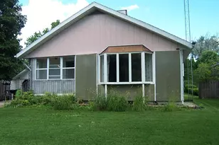 812 E Jefferson St, Waupun, WI 53963 - Photo 1