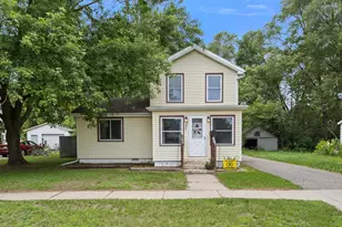 321 E Marion St, Portage, WI 53901 - Photo 1