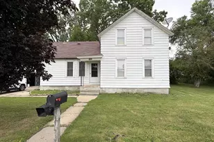 429 E Mullett St, Portage, WI 53901 - Photo 1