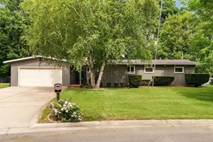 618 N Willard Ave, Janesville, WI 53548 - Photo 1