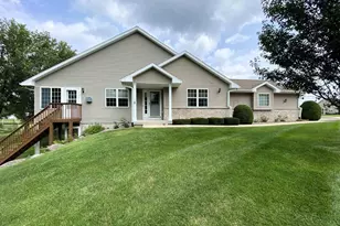 125 Summit Ct, Columbus, WI 53925 - Photo 1