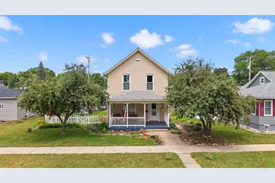 709 W Edgewater Street, Portage, WI 53901 - Photo 1