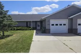 530 Golden Grove Dr, Janesville, WI 53536 - Photo 1