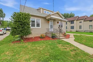 122 E Davis St, Beaver Dam, WI 53916 - Photo 1