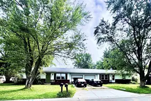 273-275 Brakefield Dr, Janesville, WI 53546 - Photo 1