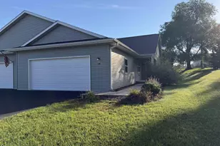 534 River Dr, Berlin, WI 54923 - Photo 1