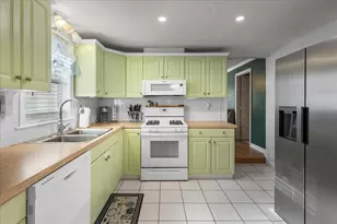 563 County Rd, Rochester, MA 02770 - Photo 11