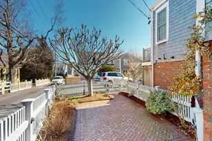 12 Franklin St, Provincetown, MA 02657 - Photo 5