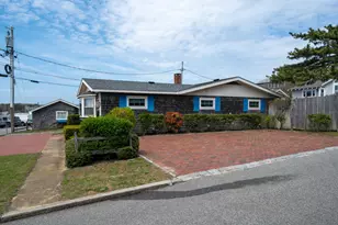 23 Circuit Avenue Extension, Oak Bluffs, MA 02557 - Photo 3