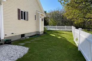 34 10th St, Edgartown, MA 02539 - Photo 17