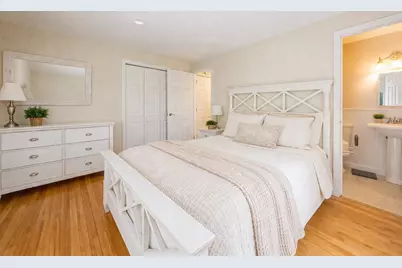 775 W Main Street #APT 15, Barnstable, MA 02601 - Photo 9