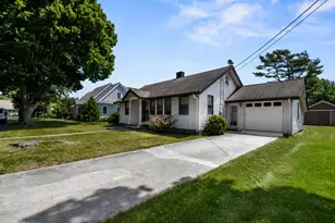 24 Robinson Rd, Falmouth, MA 02540 - Photo 1