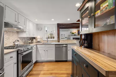 558A Commercial Street, Provincetown, MA 02657 - Photo 15