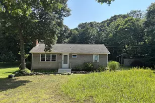11 Stanley St, Oak Bluffs, MA 02557 - Photo 1