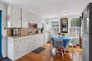 27 Beach Rd, Oak Bluffs, MA 02557 - Photo 9