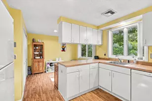 14 Woodrise Rd, Falmouth, MA 02540 - Photo 7