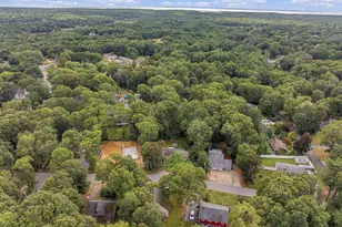 35 Pinecrest Beach Dr, Falmouth, MA 02540 - Photo 13