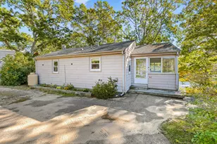 82 Edgewater Dr, Falmouth, MA 02536 - Photo 9