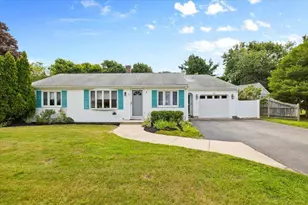 33 Homestead Ln, Falmouth, MA 02536 - Photo 1