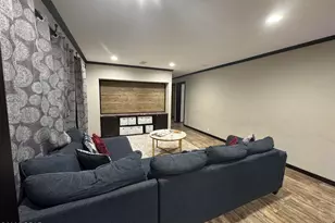 7031 Hamilton Rd, Grand Ridge, FL 32442 - Photo 11