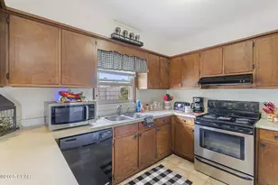 5245 Collins Dr, Panama City, FL 32404 - Photo 9