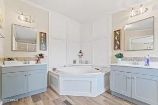 3811 Hicks Lake Ln, Vernon, FL 32462 - Photo 11