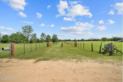 10201 Western Road, Fountain, FL 32438 - Photo 23