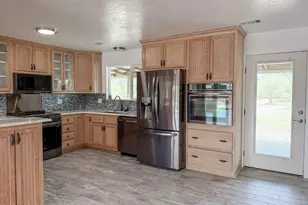 178 S Canal Dr, Port Saint Joe, FL 32456 - Photo 7