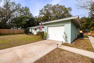 2094 Morven St, Chipley, FL 32428 - Photo 3