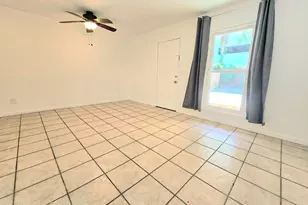 636 W Caladium Cir, Panama City Beach, FL 32413 - Photo 5