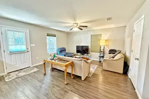 6589 Grand Oak Loop, Grand Ridge, FL 32442 - Photo 13