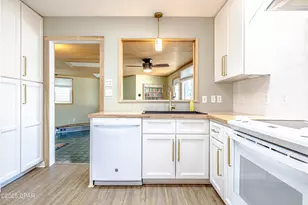 001 Dolphin Ln, Panama City Beach, FL 32408 - Photo 21