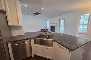 1303 Sutherland Ct, Lynn Haven, FL 32444 - Photo 5