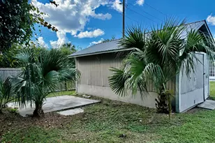 1105 W 19th St, Lynn Haven, FL 32444 - Photo 19