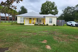 5545 Brown St, Graceville, FL 32440 - Photo 1